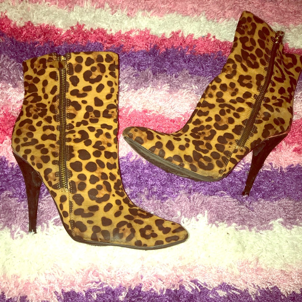 Leopard print booties 🐯👢